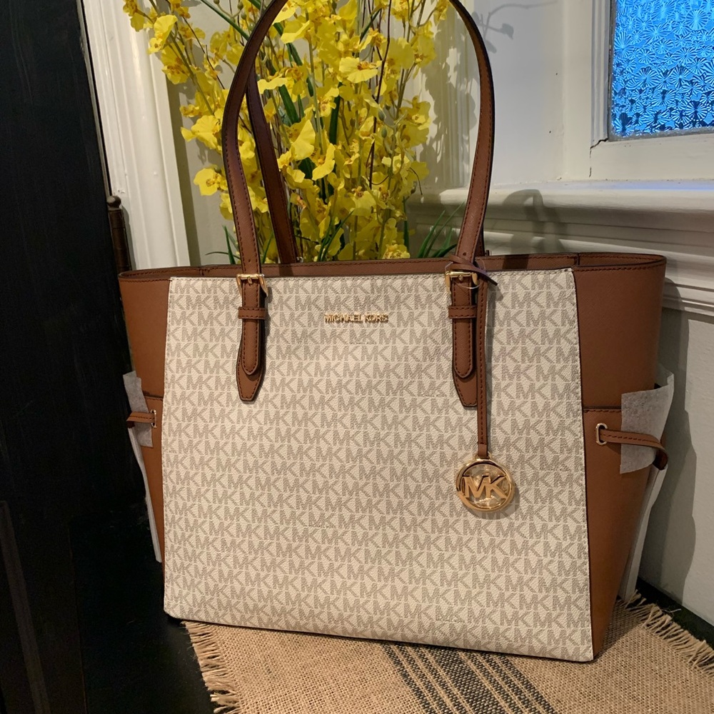 New Michael Kors Gilley Large Jet Set Drawstring Tote